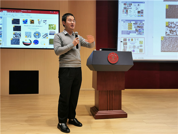 1606709823878679.jpg 图2.嘉宾讲解.jpg