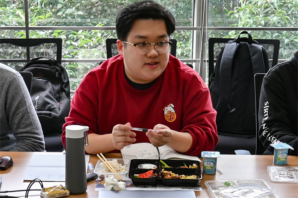 1677835822696928.jpg 图二 嘉宾郁中昊特写.jpg