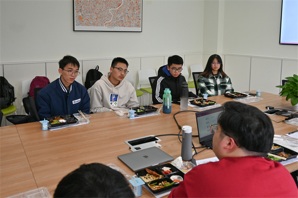 1677835837803107.jpg 图三 同学们认真听讲.jpg