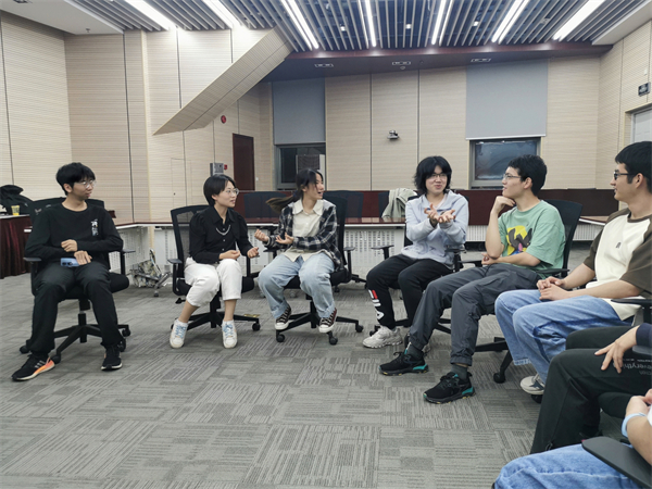 1685359003912090.jpg 苹果与凤梨.jpg