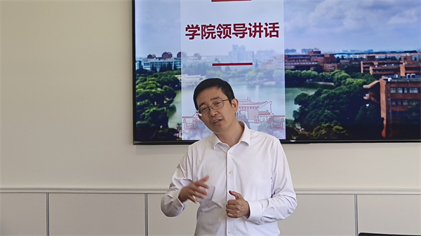 1698147185725479.jpg 图二 张执南老师讲话.jpg